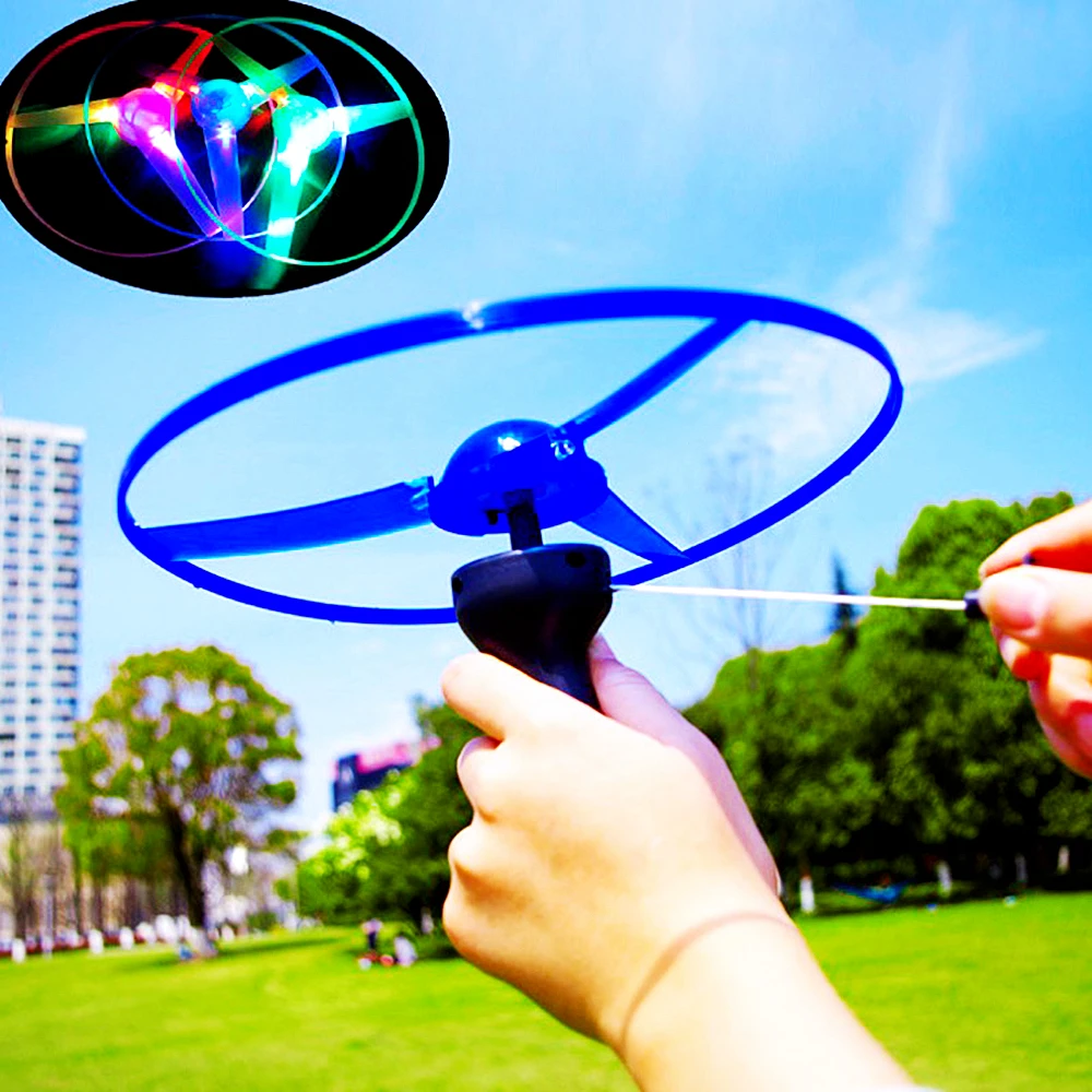 光るフライングディスクプロペラおもちゃ LED照明付きプルス - Model Kit Ufo のレビューと価格
